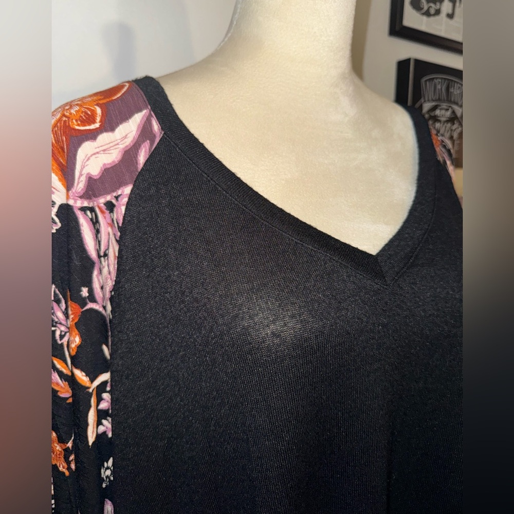 Women’s dolman sleeve top with patterned sleeves - Picture 3 of 6